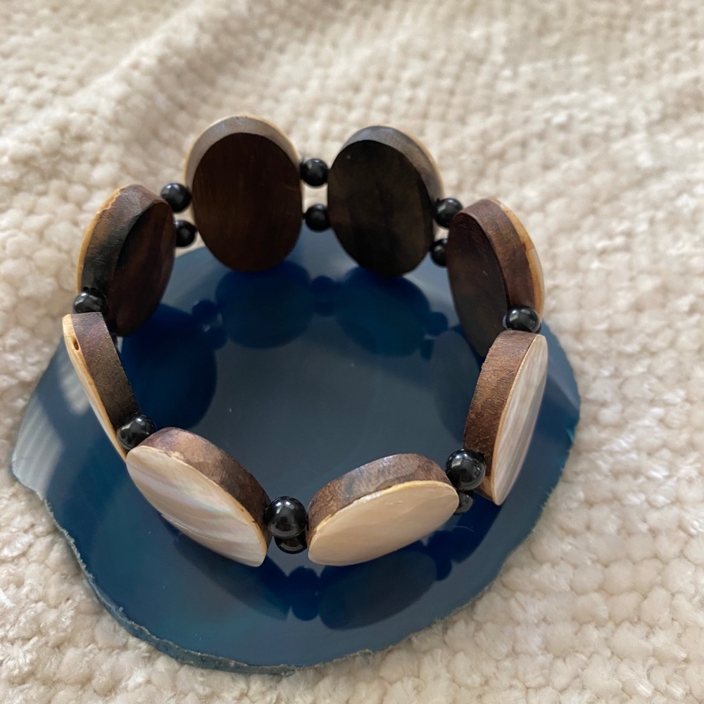 Illuminating Seashell Elastic Bangle Bracelet - image 3